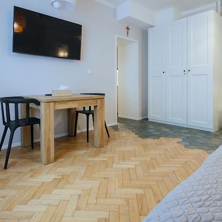 Kana - Stylish Apartment In Krakow Pomorska - Close, Wifi, Smart Tv คราคูฟ ภายนอก รูปภาพ