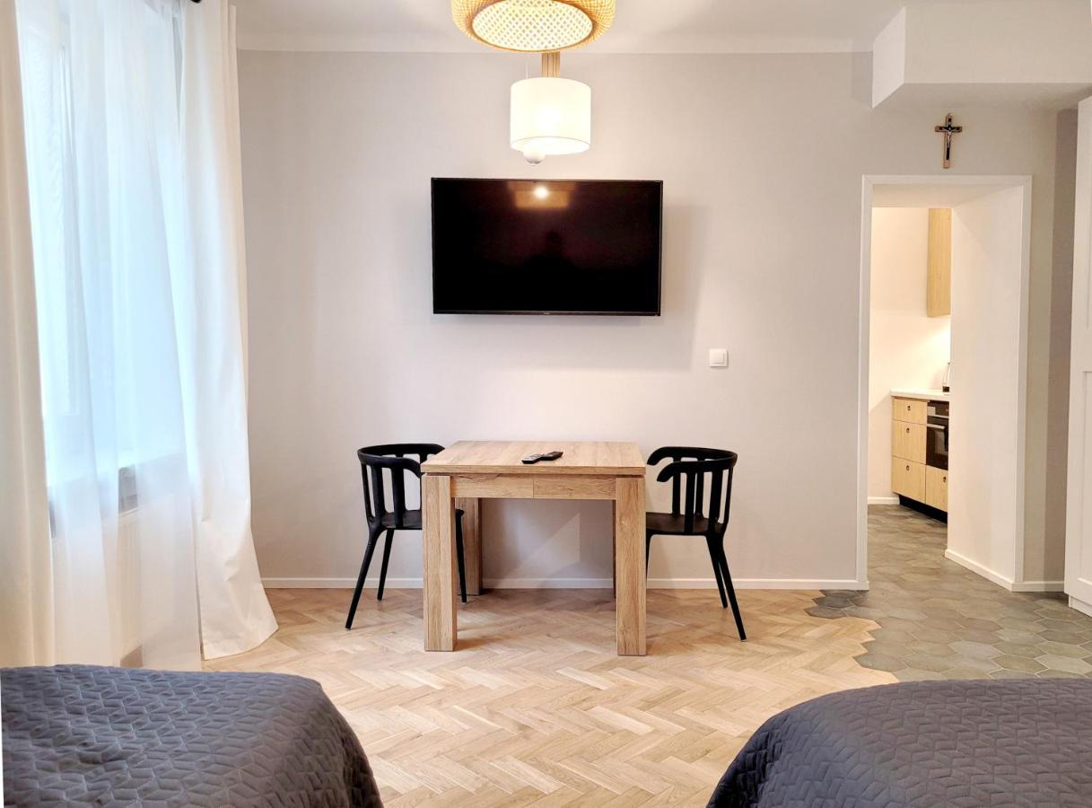 Kana - Stylish Apartment In Krakow Pomorska - Close, Wifi, Smart Tv คราคูฟ ภายนอก รูปภาพ